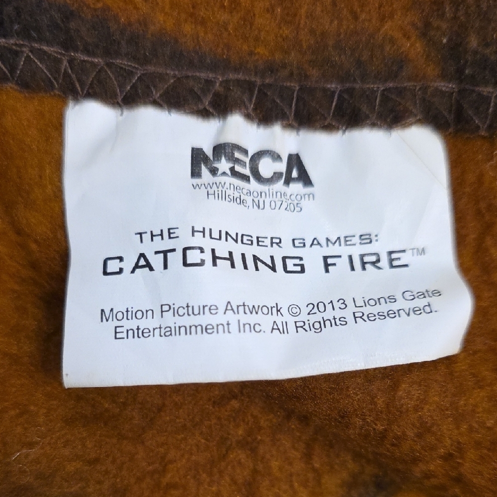 The Hunger Games Tapestry - Fiery Orange and Black - Picture 6 of 7